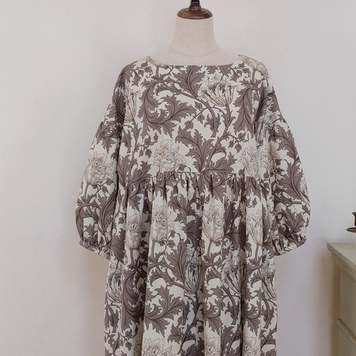 ウィリアムモリス アネモネ ギャザーワンピース白八分袖free