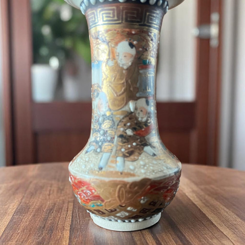 アイディアは古磁器の花瓶の模造品である アイディアは古磁器の花瓶の模造品である アイディアは古磁器の