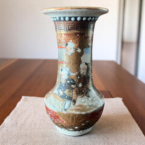 白薩摩飾壺 mini 01】極小サイズ 繊細絵付のミニチュア美術品 直径5cm