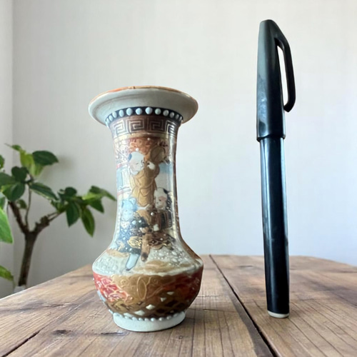 白薩摩飾壺 mini 01】極小サイズ 繊細絵付のミニチュア美術品 直径5cm