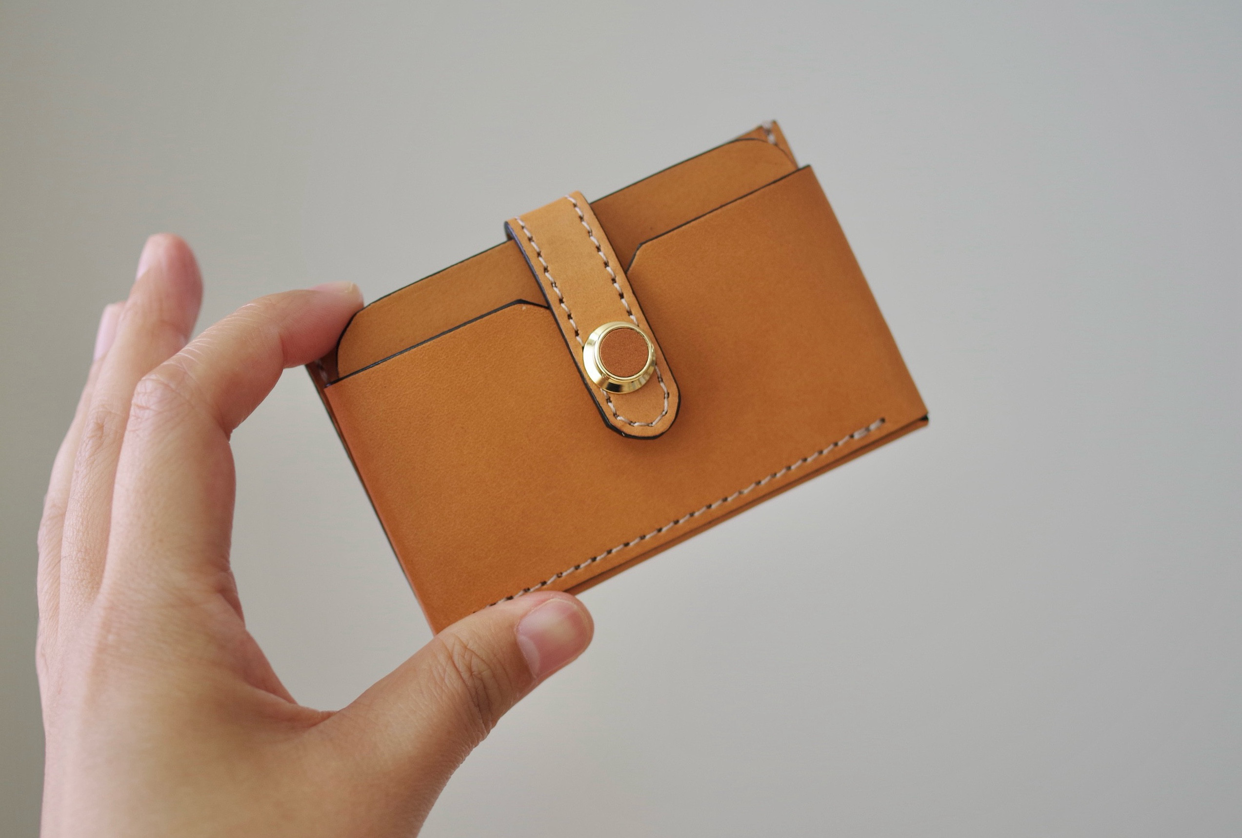 たっぷり収納カードケース（キャメル）