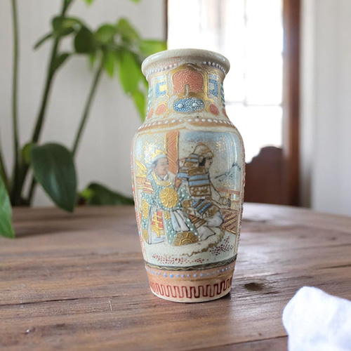 昭和のアート♡一点物　花束にまさる一輪の花♡書♡作品 白薩摩飾壺 mini 02】極小サイズ 繊細絵付のミニチュア美術品 直径4cm