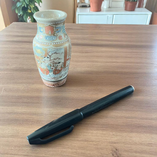 白薩摩飾壺 mini 02】極小サイズ 繊細絵付のミニチュア美術品 直径4cm