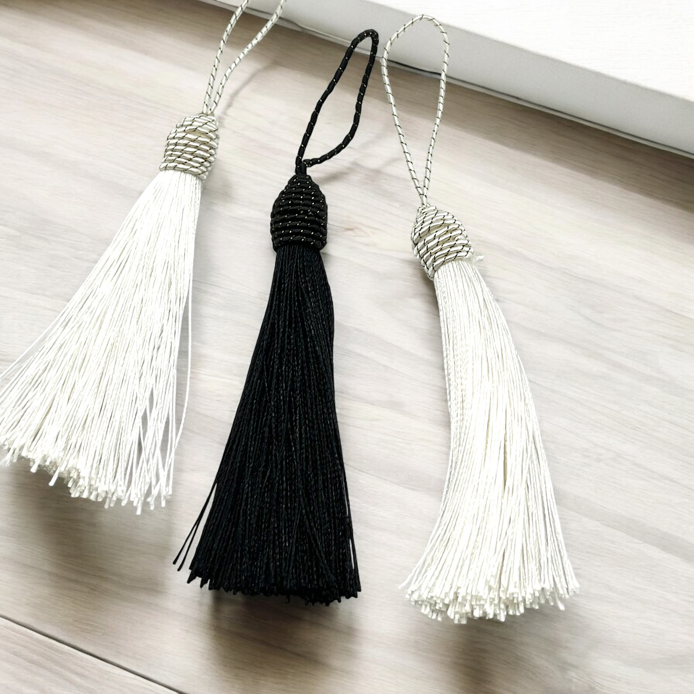 ふわふわタッセルマスクチャーム２個セット☆☆ハンドメイド