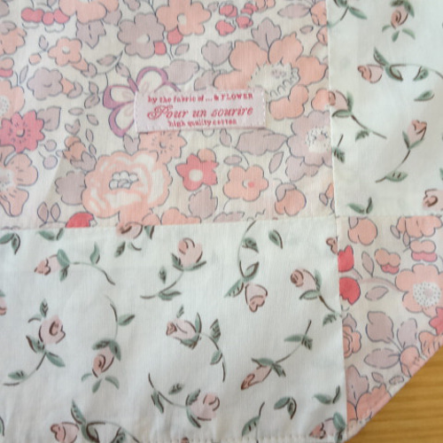 リバティ　ベッツィのランチョンマット☆ リバティ ベッツィバタフライ フローティングフローラ