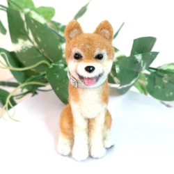 羊毛フェルト 手のひらサイズのおすわり柴犬 犬のぬいぐるみ