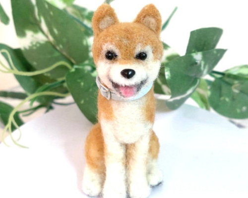 羊毛フェルト♡おすわりする柴犬 羊毛フェルト 手のひらサイズのおすわり柴犬 犬のぬいぐるみ 羊毛