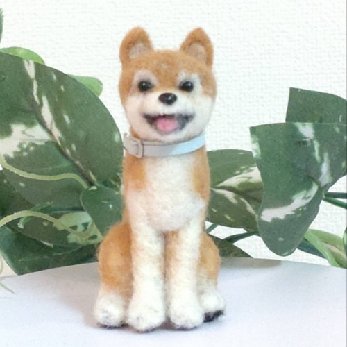 羊毛フェルト 手のひらサイズのおすわり柴犬 犬のぬいぐるみ 羊毛