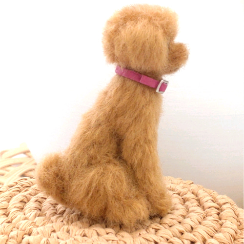 羊毛フェルト 手のひらサイズのおすわりトイプードル 犬のぬいぐるみ