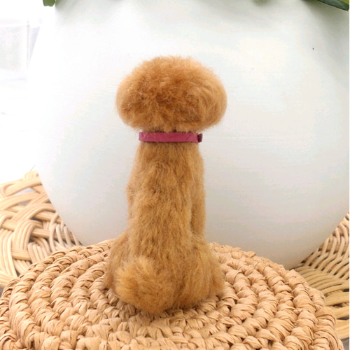 羊毛フェルト 手のひらサイズのおすわりトイプードル 犬の