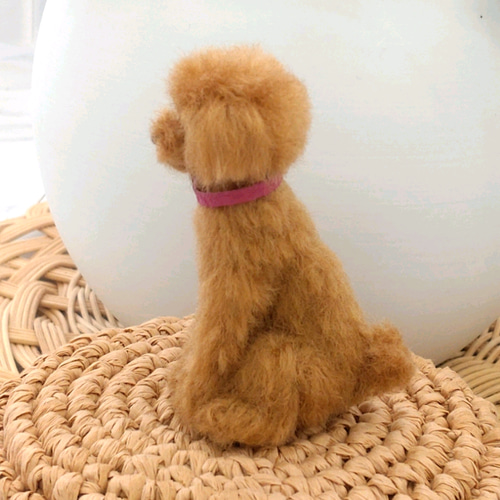 羊毛フェルト 手のひらサイズのおすわりトイプードル 犬の