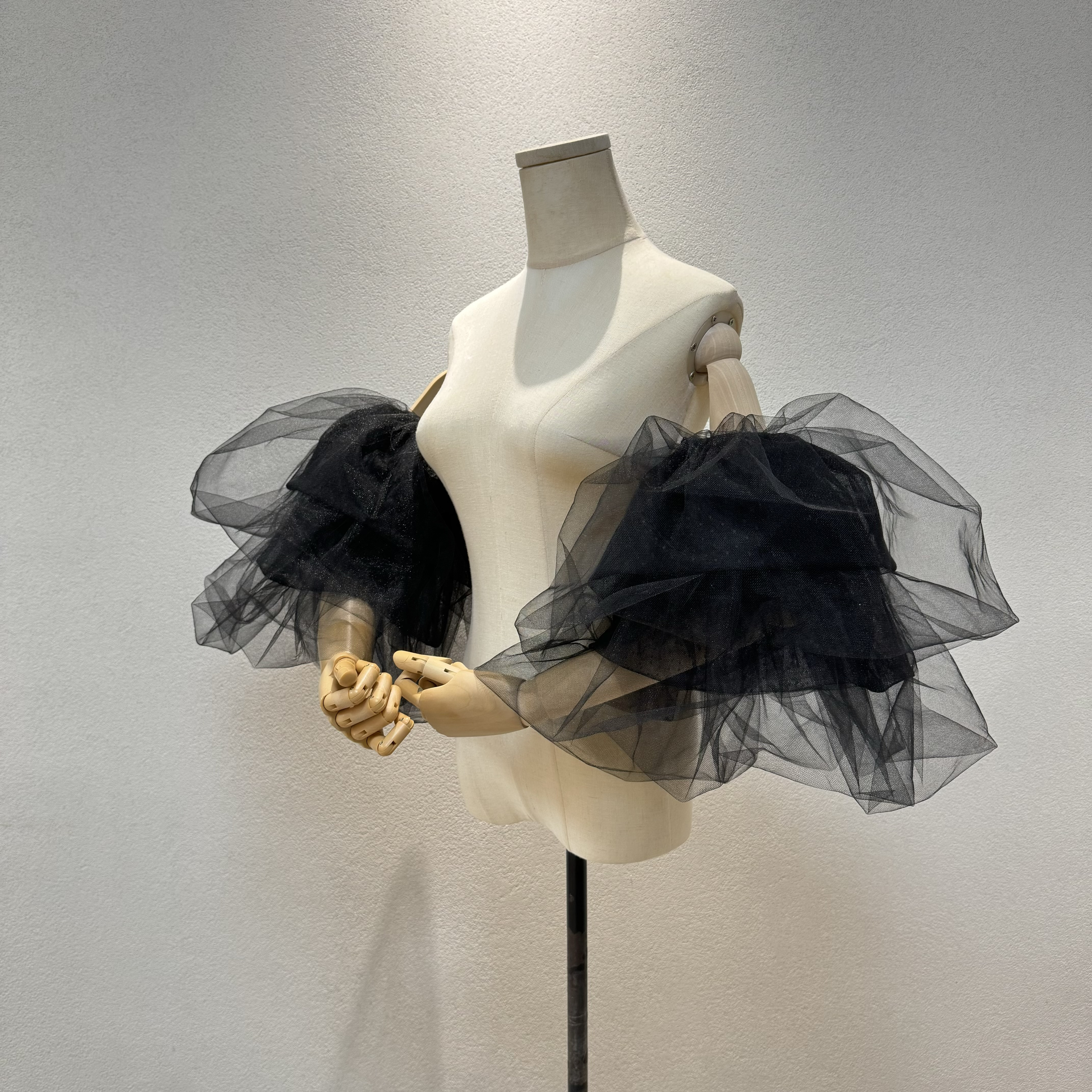 お買い得！ソフトチュール　上質な袖　サイズオーダー　前撮り二次会撮影旅行　ボリューム　オフショルダー付け袖　二の腕カバー