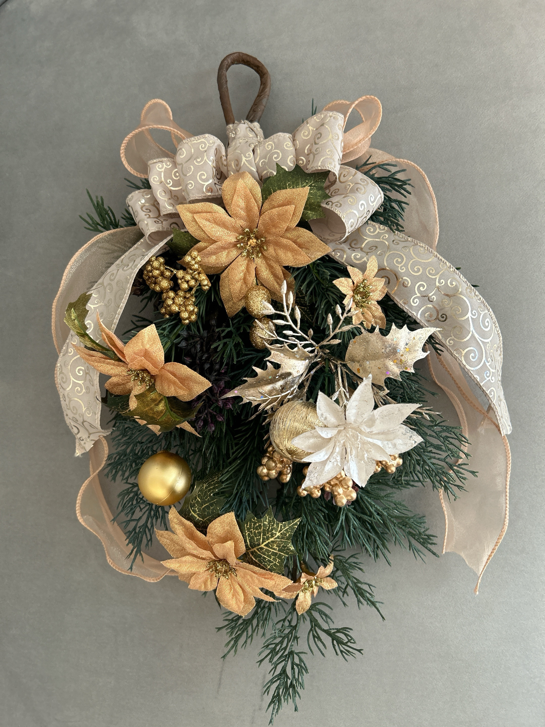 おしゃれなおとなのクリスマス　ゴールドのポンセチア　スワッグ　　手作りミニチュア花束のおまけ付き☆