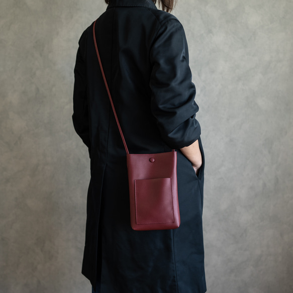 義大利真皮垂直手拿包 防水輕量迷你包 單肩包 [酒紅色] 第2張的照片