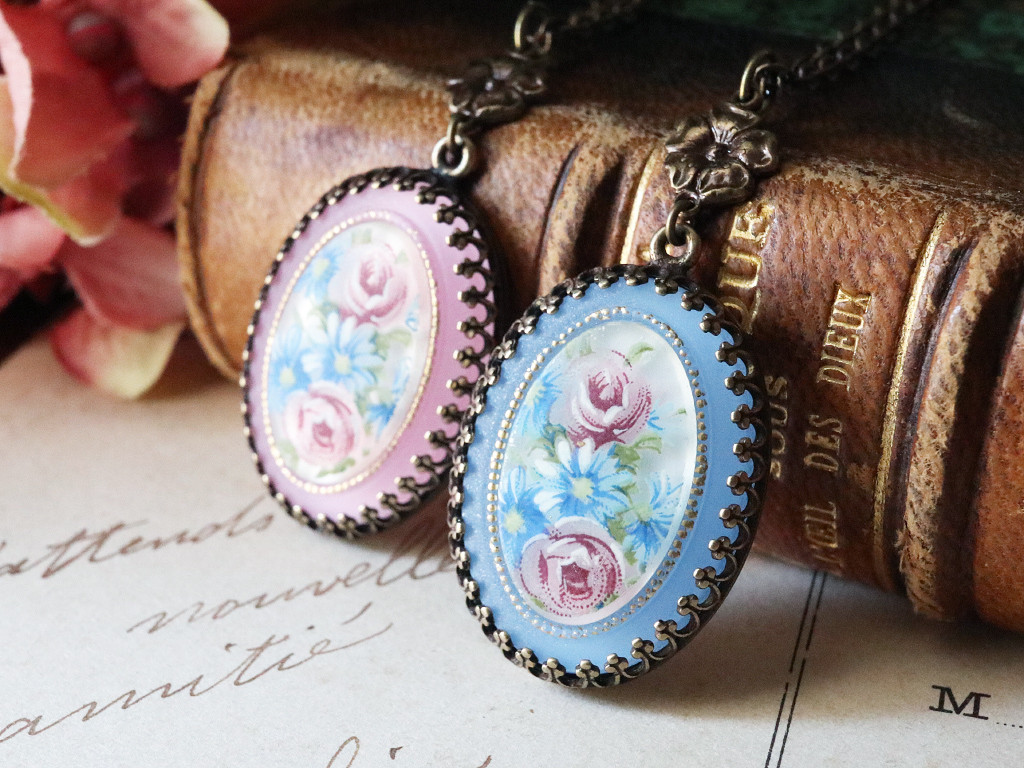 数量限定 【ドイツ/プラスチック】フラワーカボションの クラシカル ネックレス