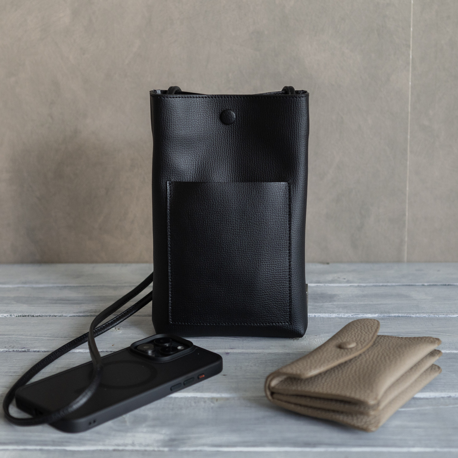 イタリア製本革 縦型ポシェット 撥水軽量 ミニバッグ ショルダーバッグ【ブラック】