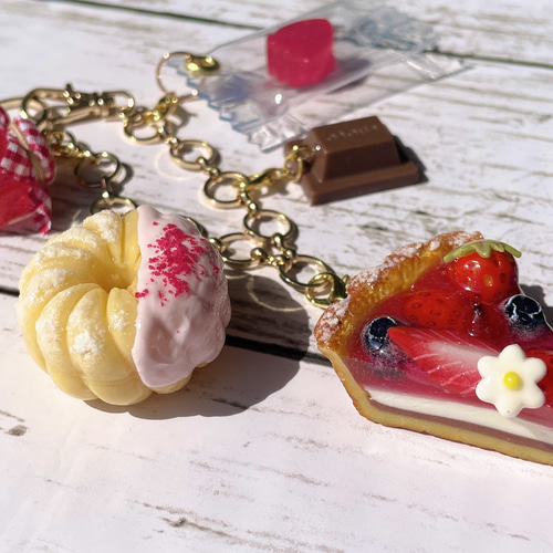 受注生産》ストロベリーゼリームースタルトといちごスイーツのバッグ