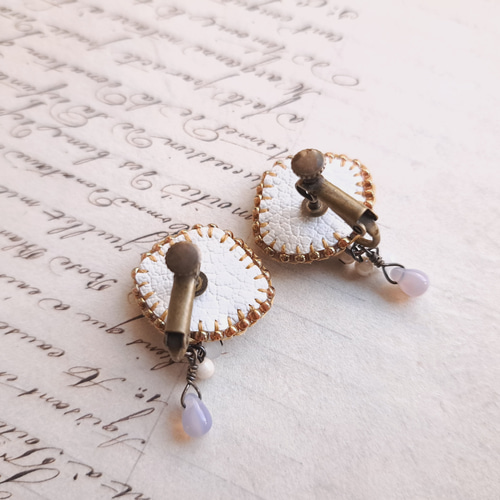 ビーズ刺繍イヤリング イヤリング・ノンホールピアス lotus