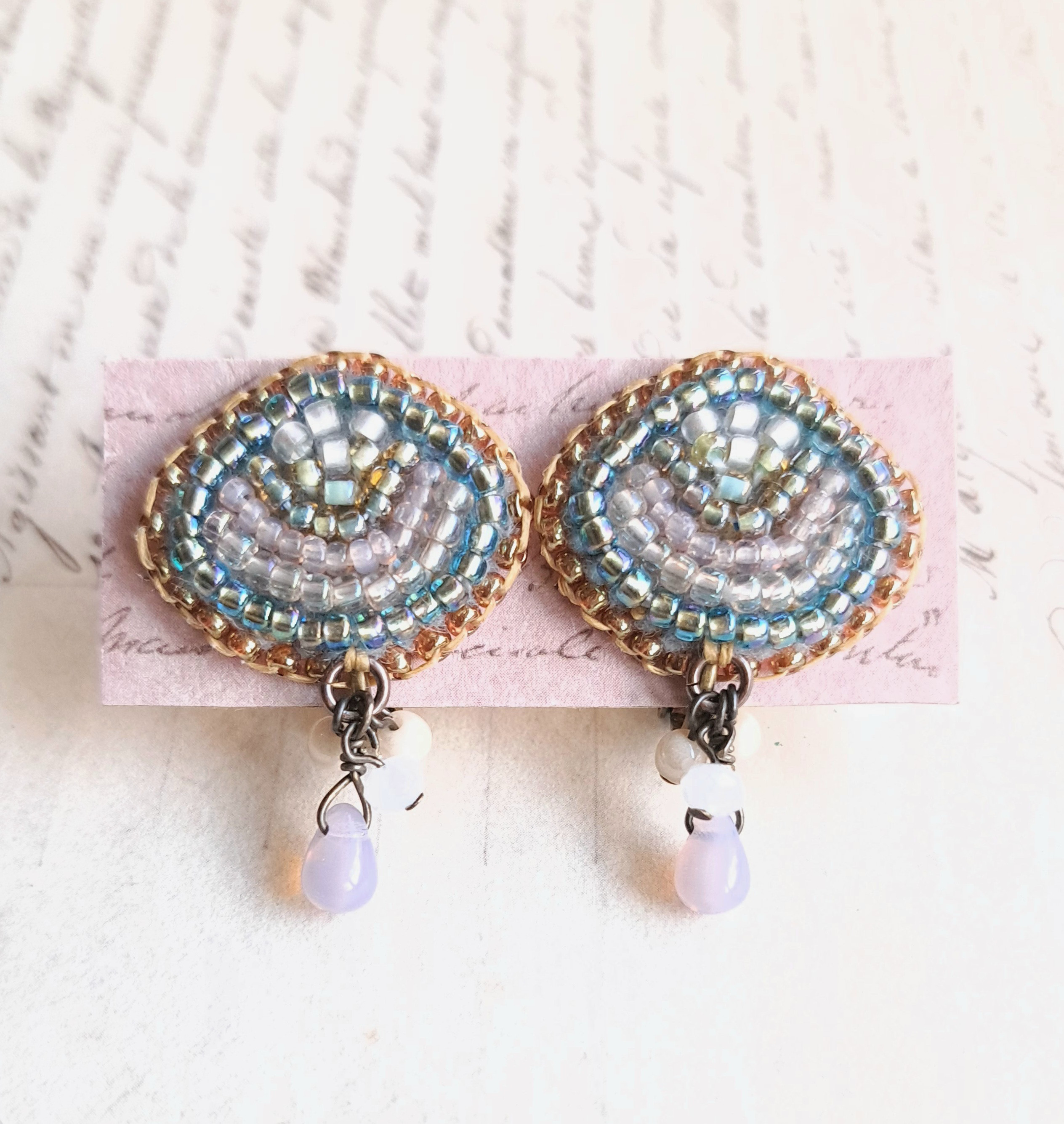 ビーズ刺繍イヤリング イヤリング・ノンホールピアス lotus