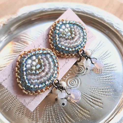 ビーズ刺繍イヤリング イヤリング・ノンホールピアス lotus
