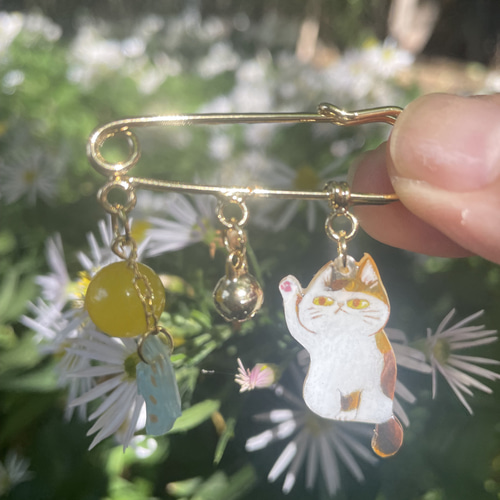 一点物】三毛猫と青い鳥✨ピンブローチ ピンバッチ 白猫room⭐︎hane 