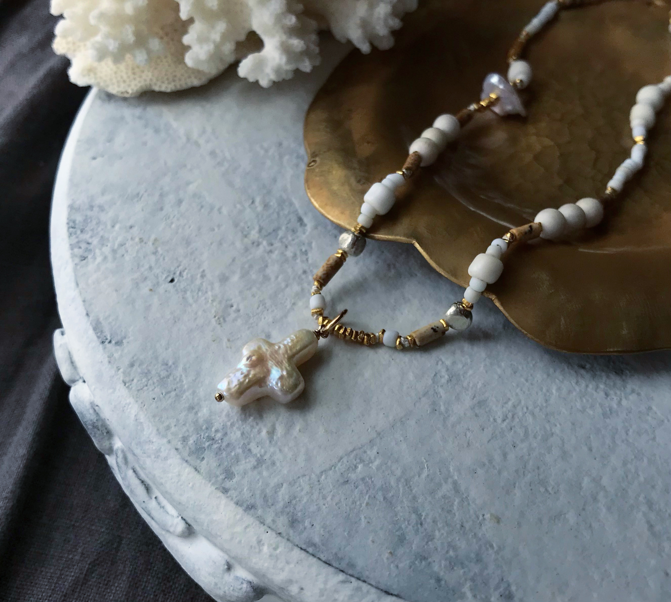 【カレンシルバー】『南十字星』のネックレス［ジャワビーズ・淡水パール］