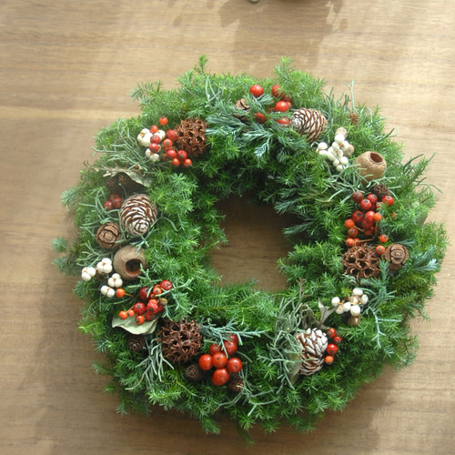 野バラの実やベルギーナッツを紡いだ ベル付き 三日月 クリスマス