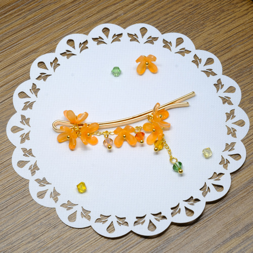 R*︎様 金色の花模様ヘアピン ヘアクリップ 透かし模様花モチーフ 高級感 ヘアピン パール