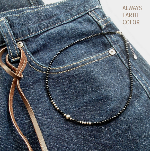 クールなお守り☆オニキスとナバホパールのチョーカーネックレス。華奢