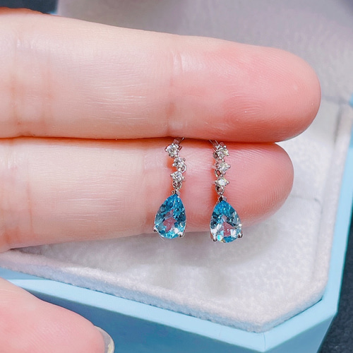 天然ダイヤモンド付きアクアマリンピアスk18 ピアス（スタッド