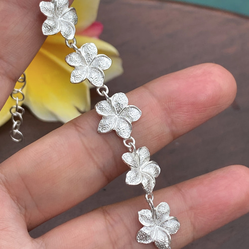 プルメリアがいっぱい 華やかな 煌めく ブレスレット シルバー