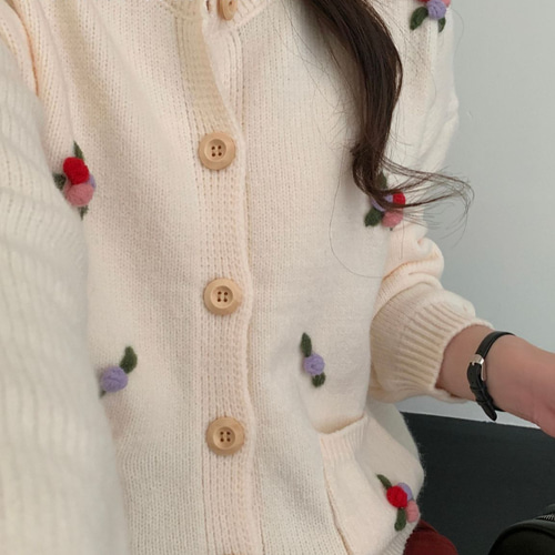 秋冬の新作 *花刺繍セーターコート *甘いニットカーディガン 秋冬の新作 *花刺繍セーターコート *甘いニットカーディガン