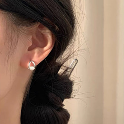 耳環，珍珠，鏤空，一顆珍珠，一顆珍珠 第5張的照片