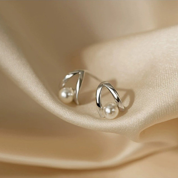 耳環，珍珠，鏤空，一顆珍珠，一顆珍珠 第3張的照片