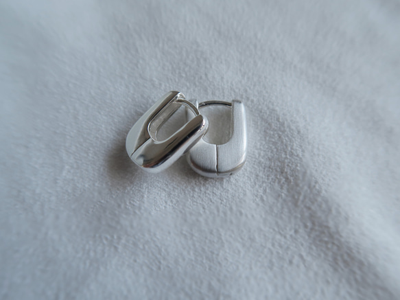 925純銀  幸運 馬蹄形 U型 亮霧面 易扣 耳環  一對 免費包裝 第4張的照片