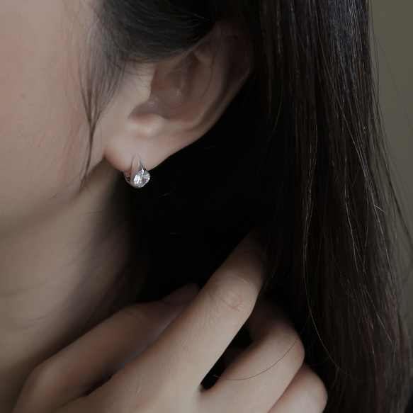925純銀 水滴形 鋯石爪鑲 亮霧面 易扣 耳環  一對 免費包裝 第1張的照片