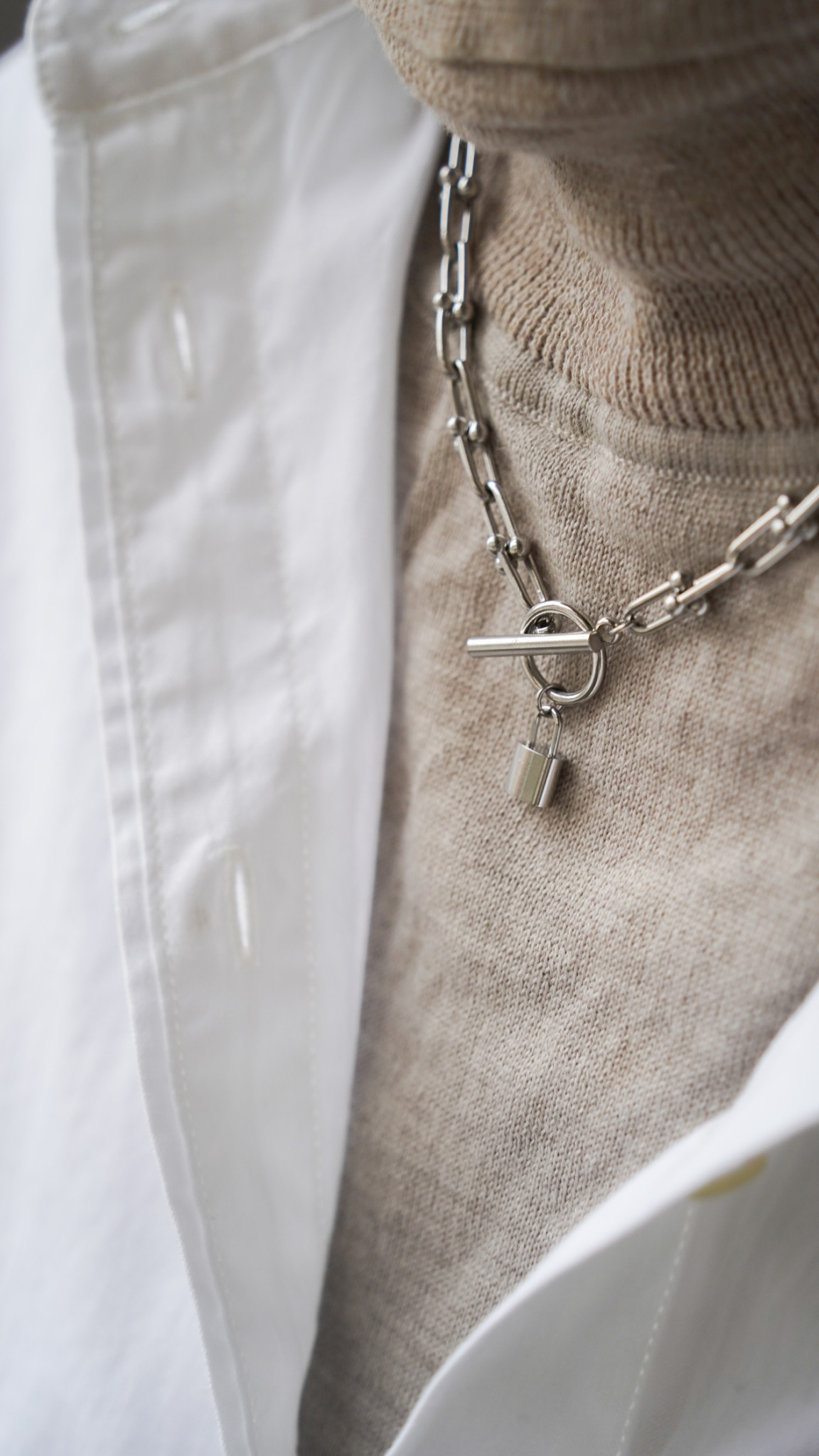 シンプルに差がつく　小さなロックのチェーンネックレス（シルバー）ーLock Chainー