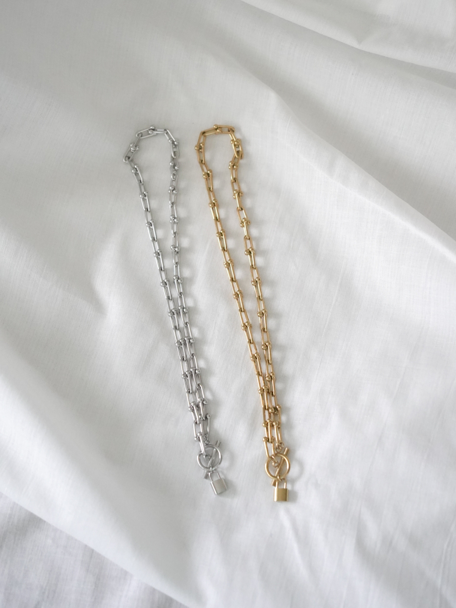 シンプルに差がつく　小さなロックのチェーンネックレス（シルバー）ーLock Chainー