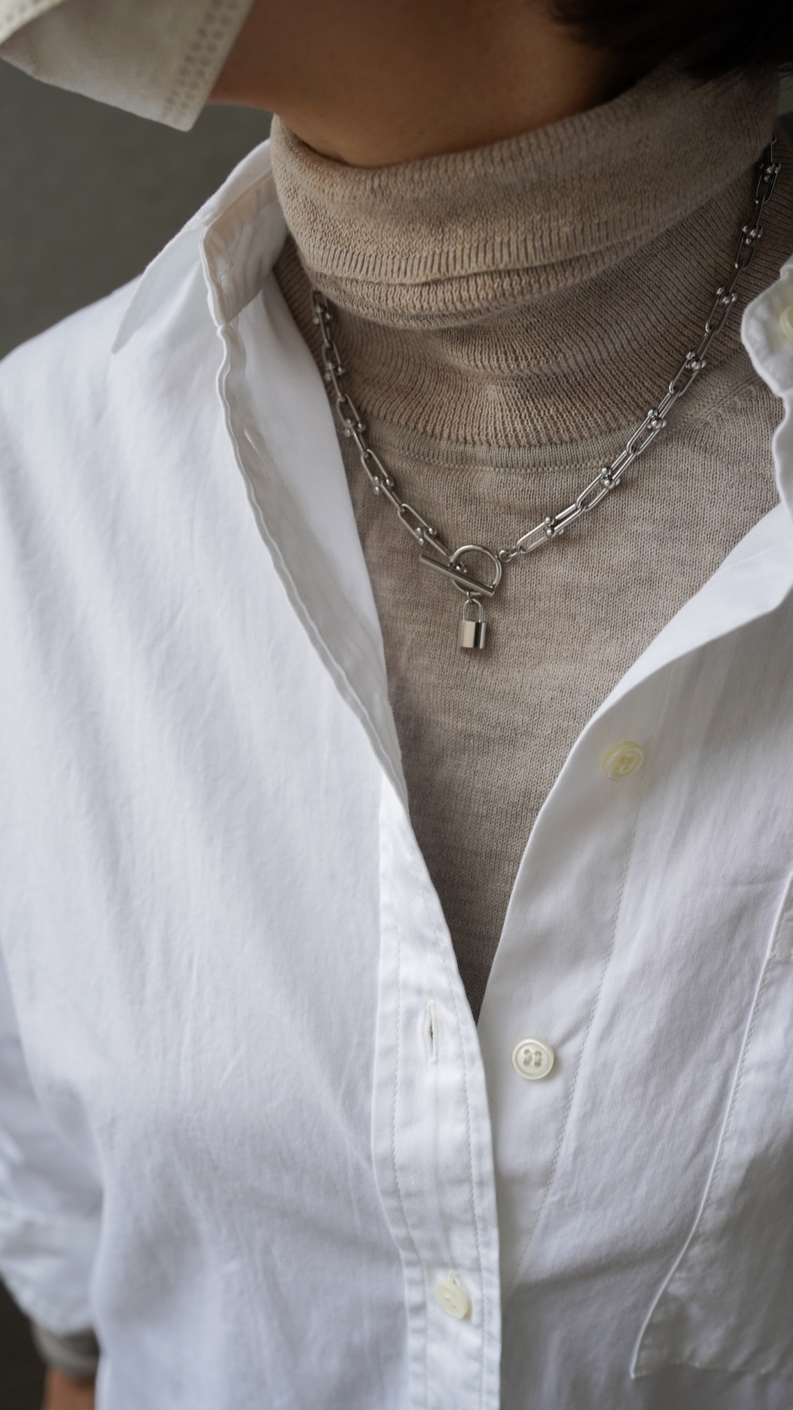 シンプルに差がつく　小さなロックのチェーンネックレス（シルバー）ーLock Chainー