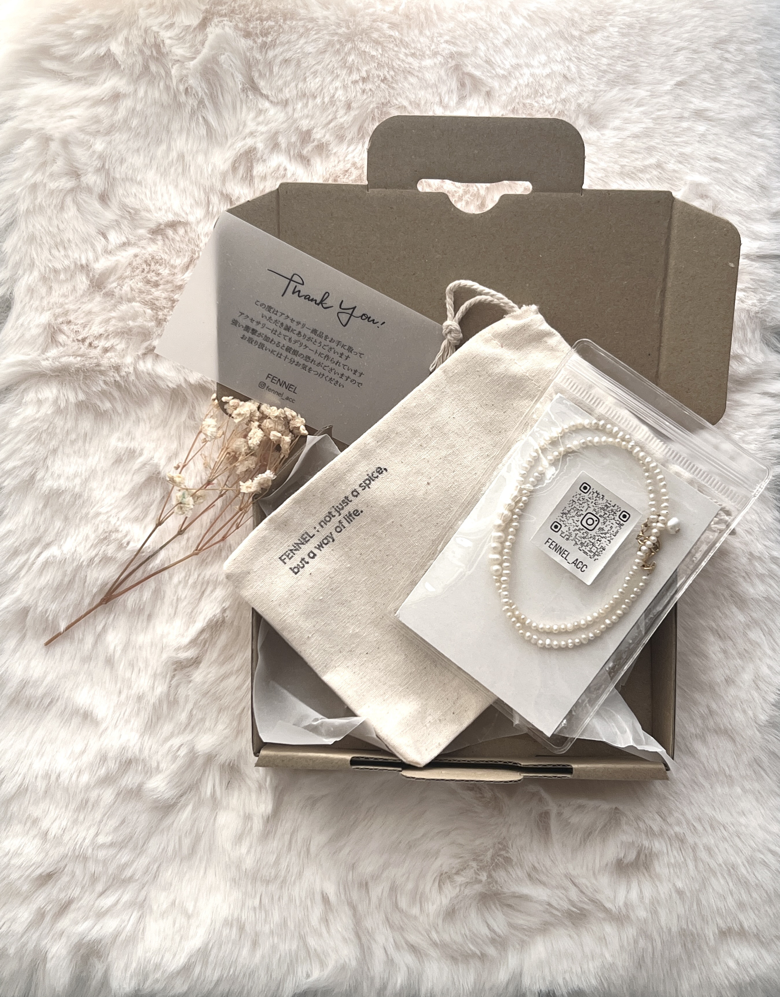 シンプルに差がつく　小さなロックのチェーンネックレス（シルバー）ーLock Chainー