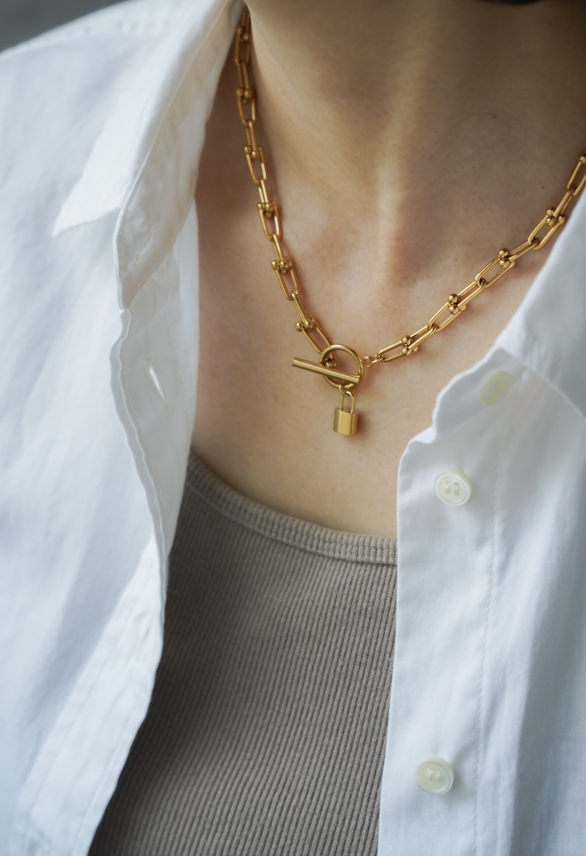 シンプルに差がつく　小さなロックのチェーンネックレス（シルバー）ーLock Chainー