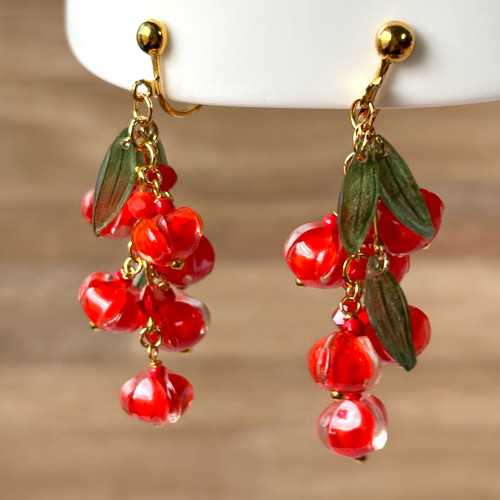 南天ゆれるイヤリング＊赤＊ナンテン＊実＊レッド＊クリスマスカラー