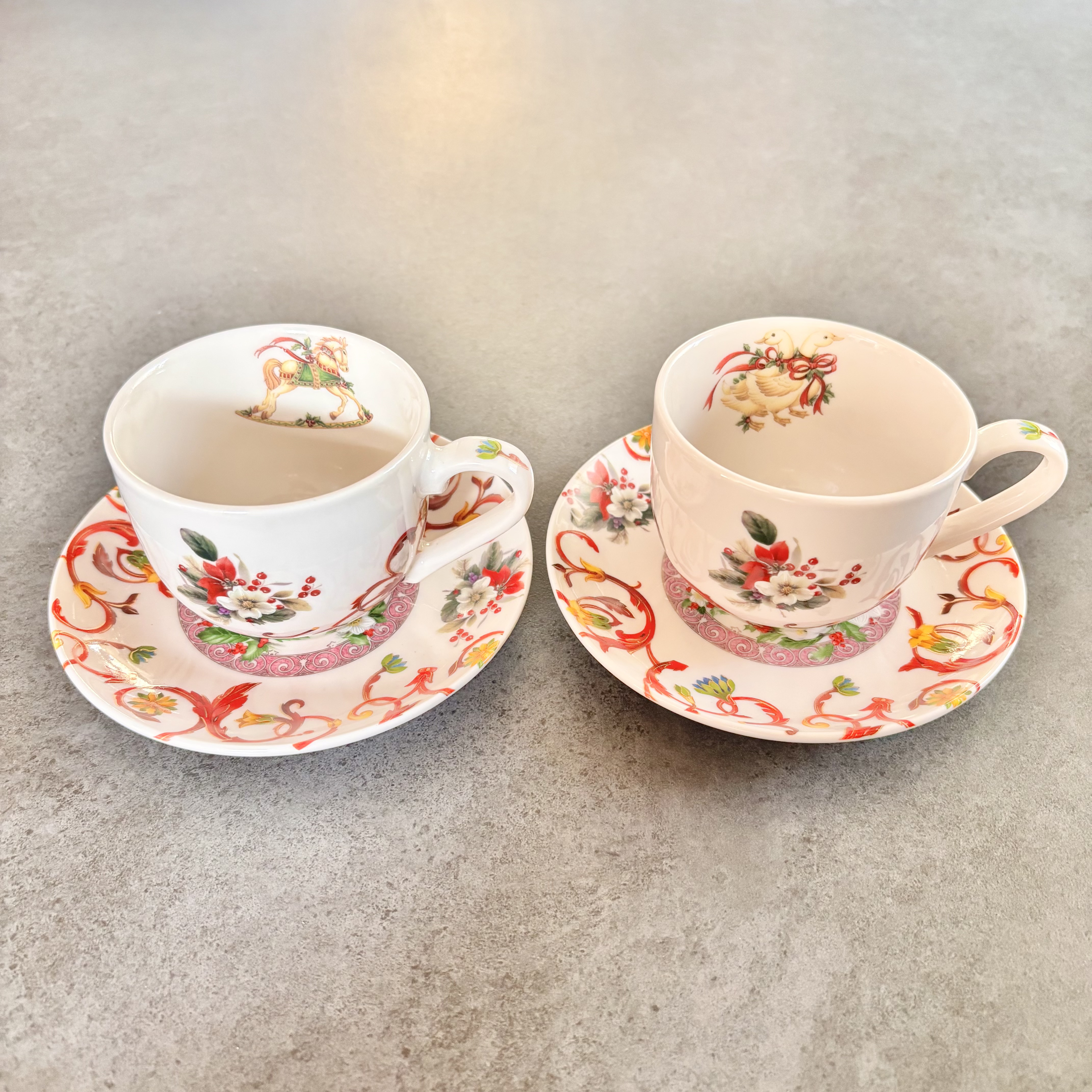 一点もの クリスマスレッドペアカップ&ソーサー