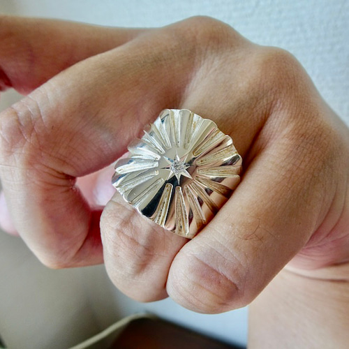 仁尾彫金『一つ星ダイヤ、最大幅2.1cm、プラチナ太陽の平打ち