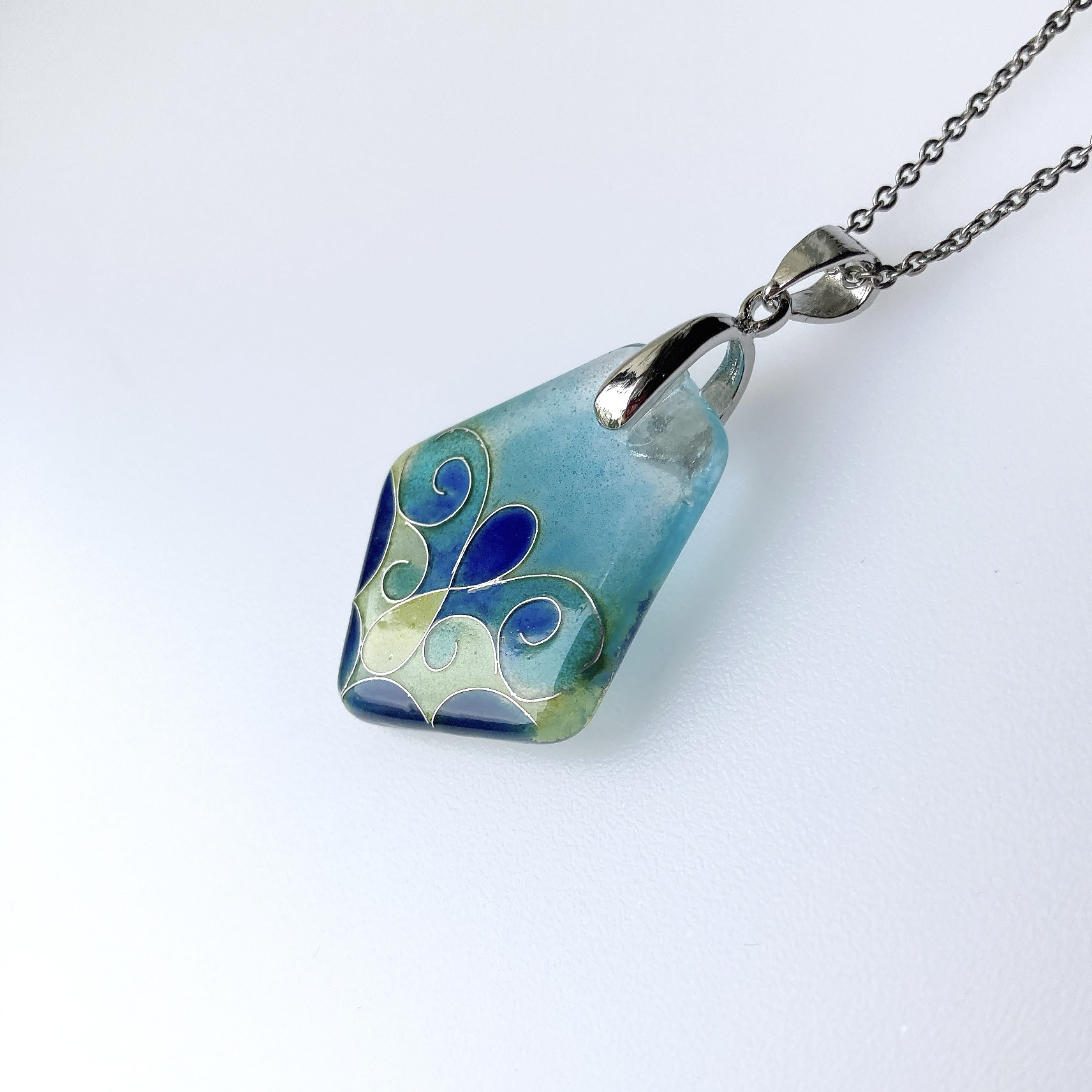 五角形のペンダント（青×青緑×黄）-ガラス胎有線七宝-  YK-006