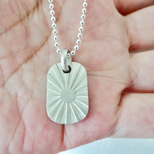 仁尾彫金『プラチナ、太陽のプレート2』ハンドメイド320 ネックレス  