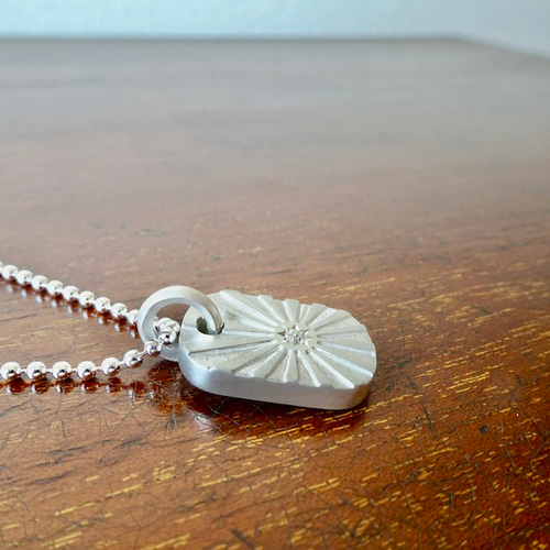 仁尾彫金『一つ星ダイヤ、プラチナ、太陽のプレート2』ハンドメイド323  