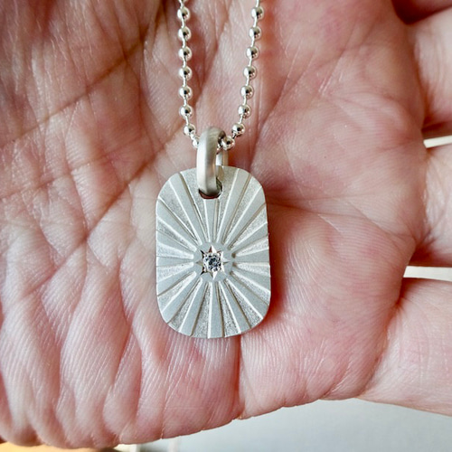 仁尾彫金『一つ星ダイヤ、プラチナ、太陽のプレート2』ハンドメイド323  