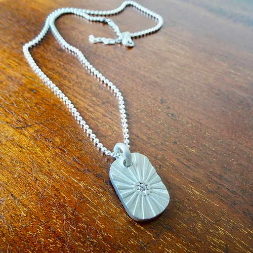 仁尾彫金『一つ星ダイヤ、プラチナ、太陽のプレート2』ハンドメイド323  