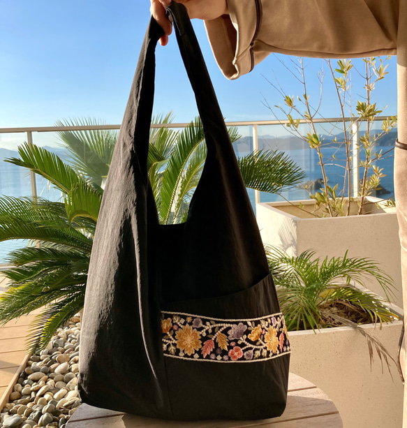 雨の日も使える超撥水ナイロンバッグ インド刺繍のこだわりワン